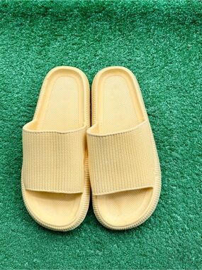 Cushioned Slides / Slip-On Pool Sandals Size EU 44-45 / US Men's 10.5 - 11.5